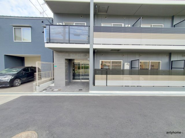 ルシール西三国　仲介手数料無料のエントランス