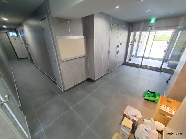 ルシール西三国　仲介手数料無料のロビー