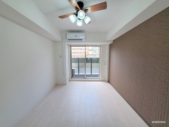 ルシール西三国　仲介手数料無料の居間・リビング