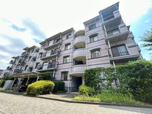 【外観】 | 爽やかな青空の下に贅沢なほどに降り注ぐ陽光、豊かな居住性と、クオリティが見事に調和した住空間は、喜びを感じさせてくれます♪