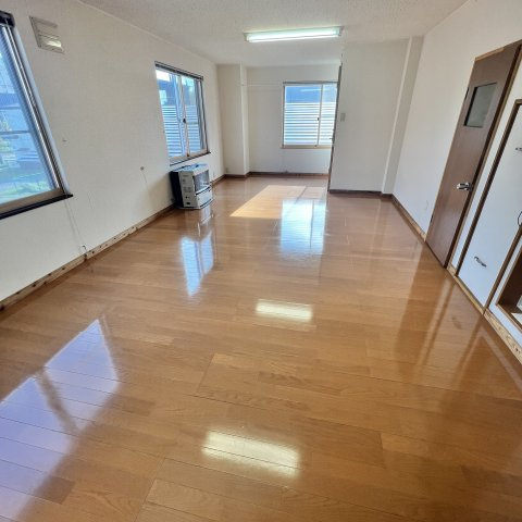 中西ビルの居間・リビング