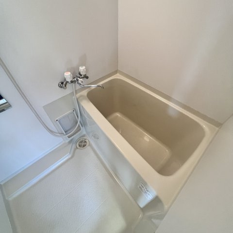 中西ビルの浴室