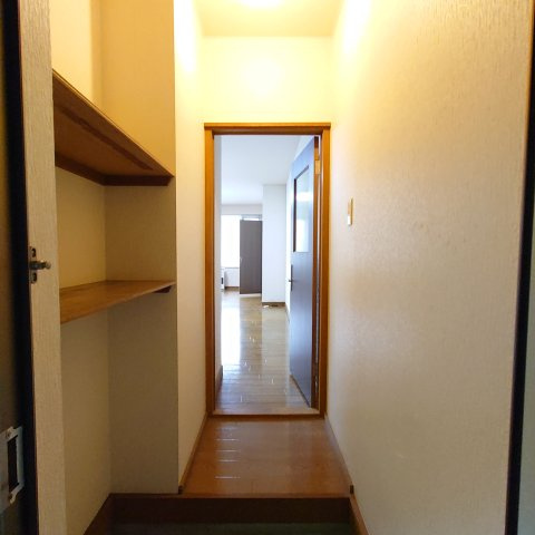 ロジメント純の玄関