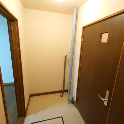ロジメント純の玄関