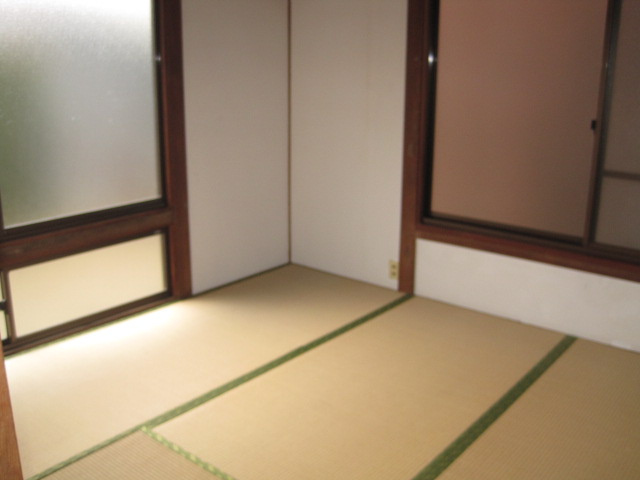 山口市道祖町の一戸建ての和室|明るい和室です