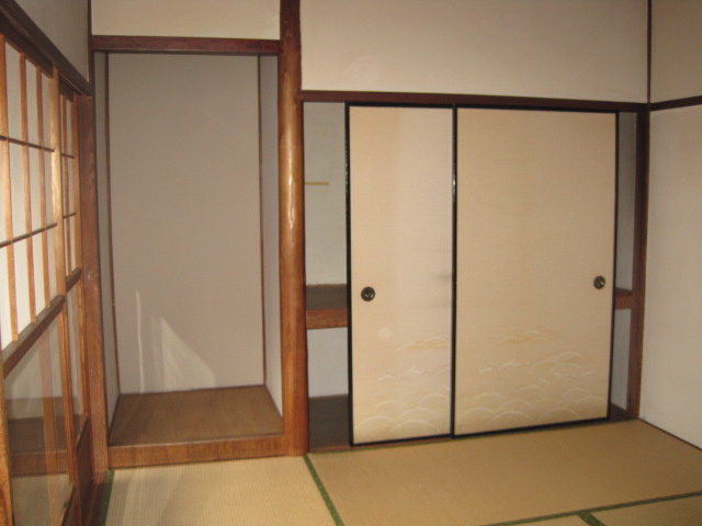 山口市道祖町の一戸建ての和室|和室ならではの温かな和の空間で寛ぎの時間を過ごせます