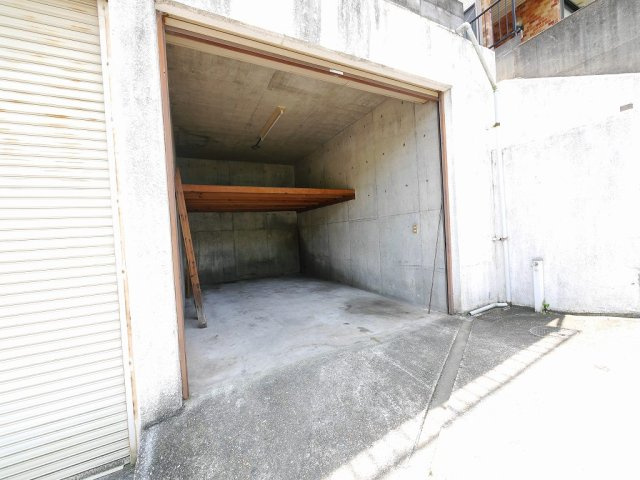 長田区萩乃町1丁目2-45戸建の駐車場|車高175ｃｍまで