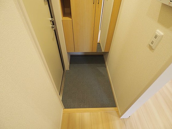 シャルマン本山の玄関