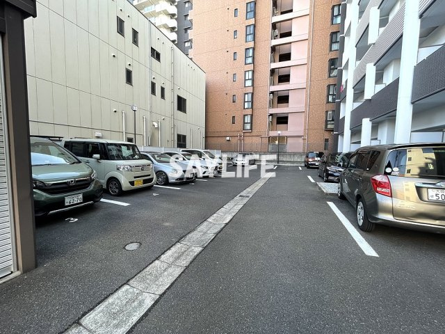 エトワールフィラントの駐車場