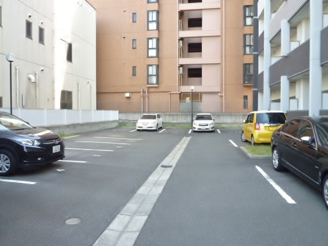 エトワールフィラントの駐車場