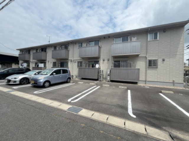 ラフレーズの駐車場