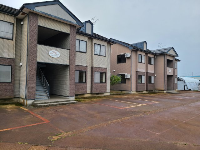 長岡市猫興野のアパート