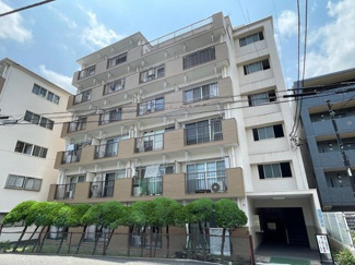 【外観】 | 流行に左右されず、将来にわたって価値が継続する「上質」な佇まい。おしゃれな雰囲気や自然の潤い、親しみやすさといった暮らしを豊かにしてくれる住空間です。