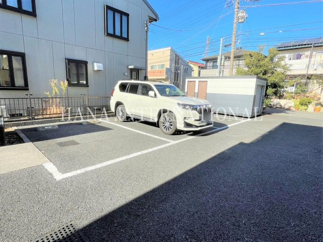 レオパレスクレストの駐車場