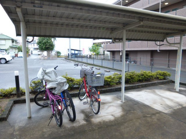 倉敷市老松町５丁目のアパートのその他共用部分|自転車置き場