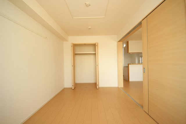 アスカ　Ｅ棟の寝室|同施工会社同型タイプの別の角部屋です（募集は中部屋です）
