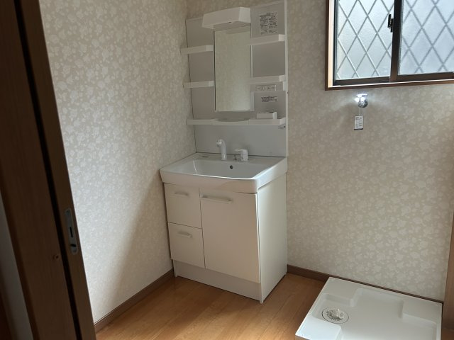 日向町　建売住宅の独立洗面台