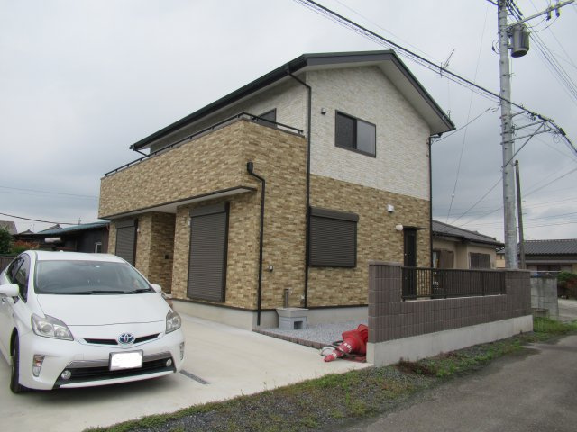 日向町　建売住宅の前面道路含む現地写真