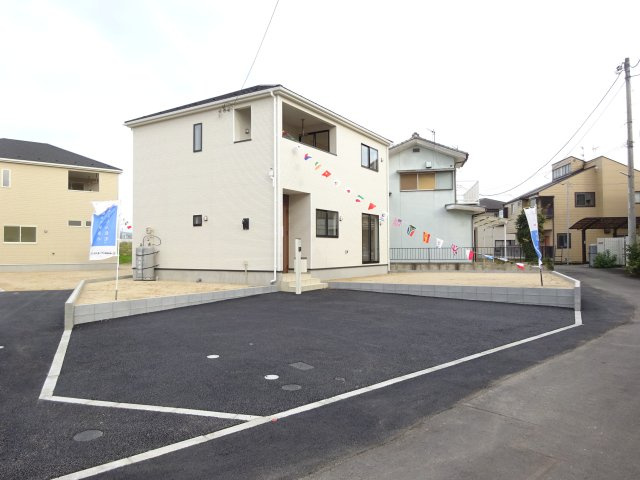 クレイドルガーデン前橋市北代田町第８　１号棟の駐車場|駐車場もキレイに整備されています。