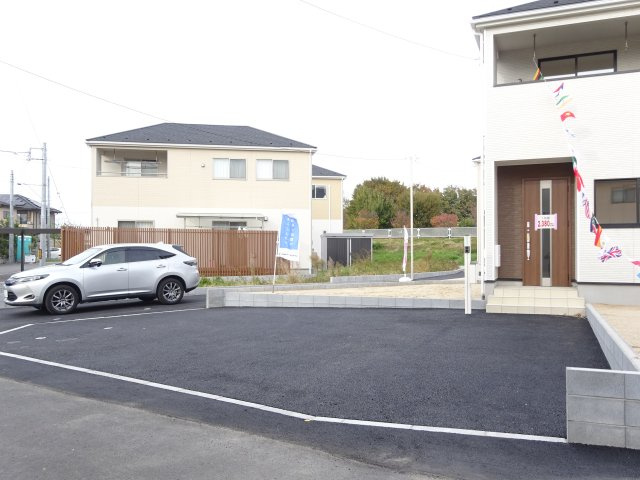 クレイドルガーデン前橋市北代田町第８　１号棟の駐車場|駐車場３～４台分とめられます♪