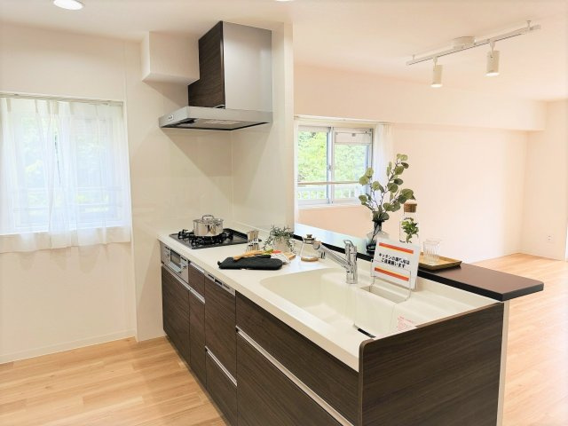 八王子パークヒル宇津木台　第二団地３号棟のキッチン|～新規交換済のシステムキッチン～