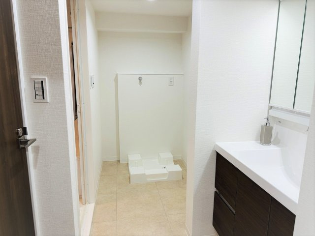 八王子パークヒル宇津木台　第二団地３号棟の脱衣所|～ゆとりのある脱衣所～