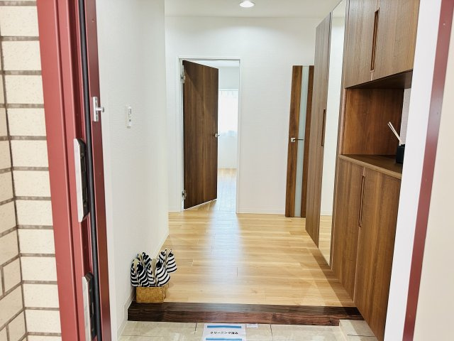 八王子パークヒル宇津木台　第二団地３号棟の玄関|～大容量収納可能な天井高シューズクローゼット～