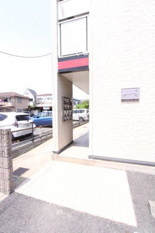レオパレス紅葉のエントランス