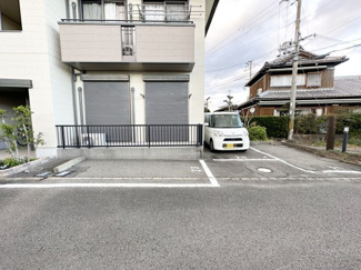 【駐車場】