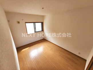 【洋室】 | 川西市丸山台２丁目中古戸建 | ２階洋室６帖です♪室内は令和５年８月末リフォーム済み！いつでもご覧いただけます(^^)お気軽にネクストホープ不動産販売までお問い合わせを！