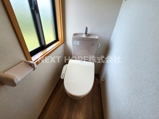 【トイレ】 | 川西市丸山台２丁目中古戸建 | トイレは１階・２階にもぅけられております♪温水洗浄便座です！こちらは2階部分のトイレです♪