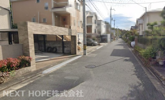 【前面道路含む現地写真】 | 川西市丸山台２丁目中古戸建 | 前面道路は南東側に公道幅員約9.6ｍに約6.7ｍ接面しております！