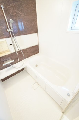 【浴室】 | ラ・リアンD棟 | ※同物件・反転タイプの写真です。