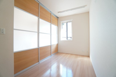 【洋室】 | ラ・リアンD棟 | ※同物件・反転タイプの写真です。