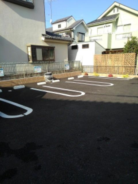 ボヌール・エターナルの駐車場