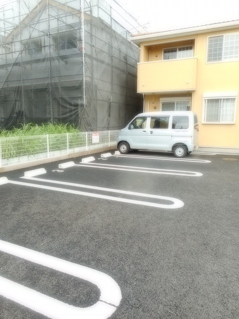 コーラルの駐車場|車をお持ちの方に嬉しい駐車場付きの物件です