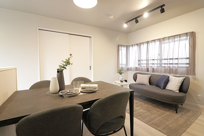 【居間・リビング】 | ユニ・アルス真田山南 | 【LDK：約12.1帖】