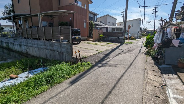 土地　日置江３丁目の前面道路含む現地写真