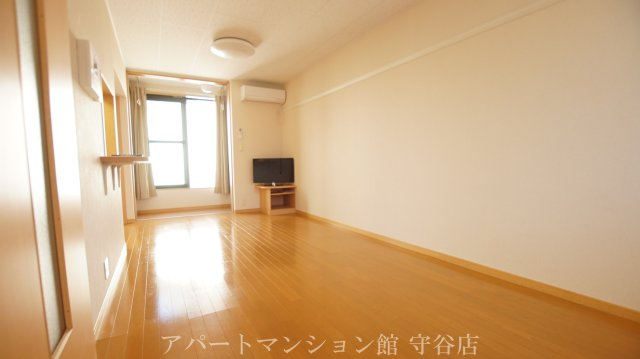 レオパレスきららcの居間・リビング