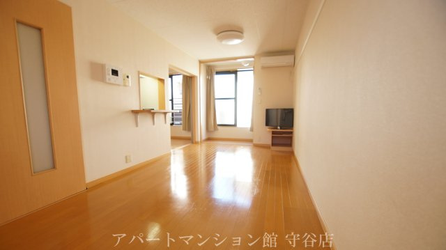 レオパレスきららcの居間・リビング|画像3