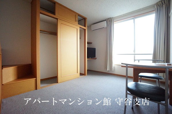 レオパレス薬師台の居間・リビング
