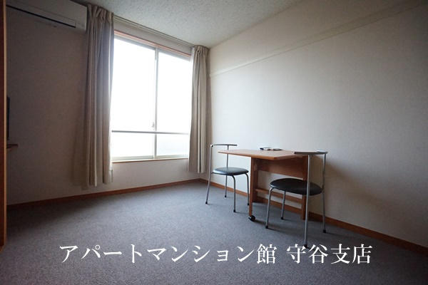レオパレス薬師台の居間・リビング