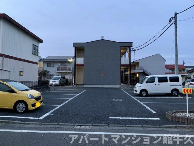 レオパレスオアシスの駐車場