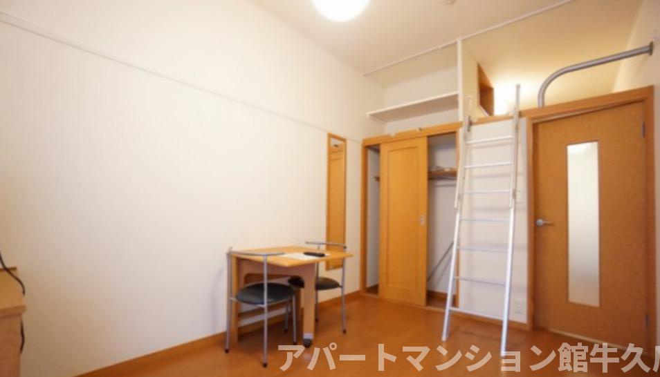 レオパレスオアシスの居間・リビング