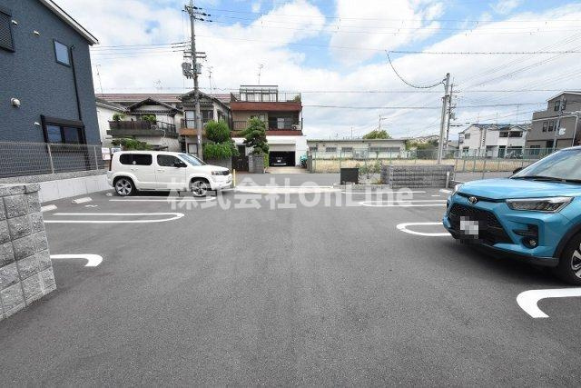シャルマン大蓮北の駐車場