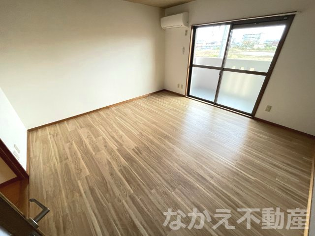 【寝室】 | 広くて明るい寝室