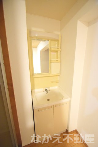 【洗面所】 | 脱衣スペースもあります