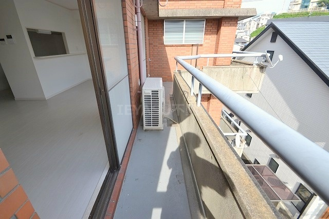 広島市中区江波二本松２丁目の賃貸マンションのバルコニー