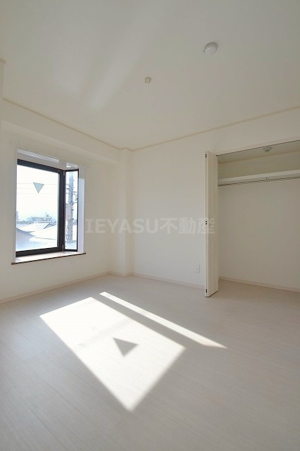 広島市中区江波二本松２丁目の賃貸マンションの居間・リビング