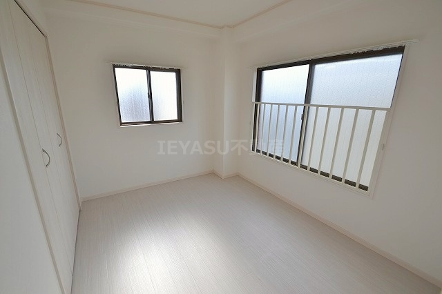 広島市中区江波二本松２丁目の賃貸マンションの居間・リビング